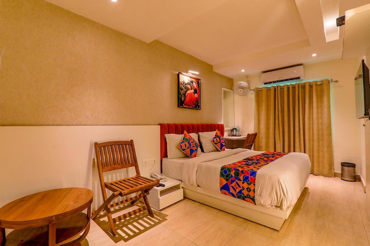 Super Townhouse Geetraj Near Shalimar Gateway Lucknow Exterior foto