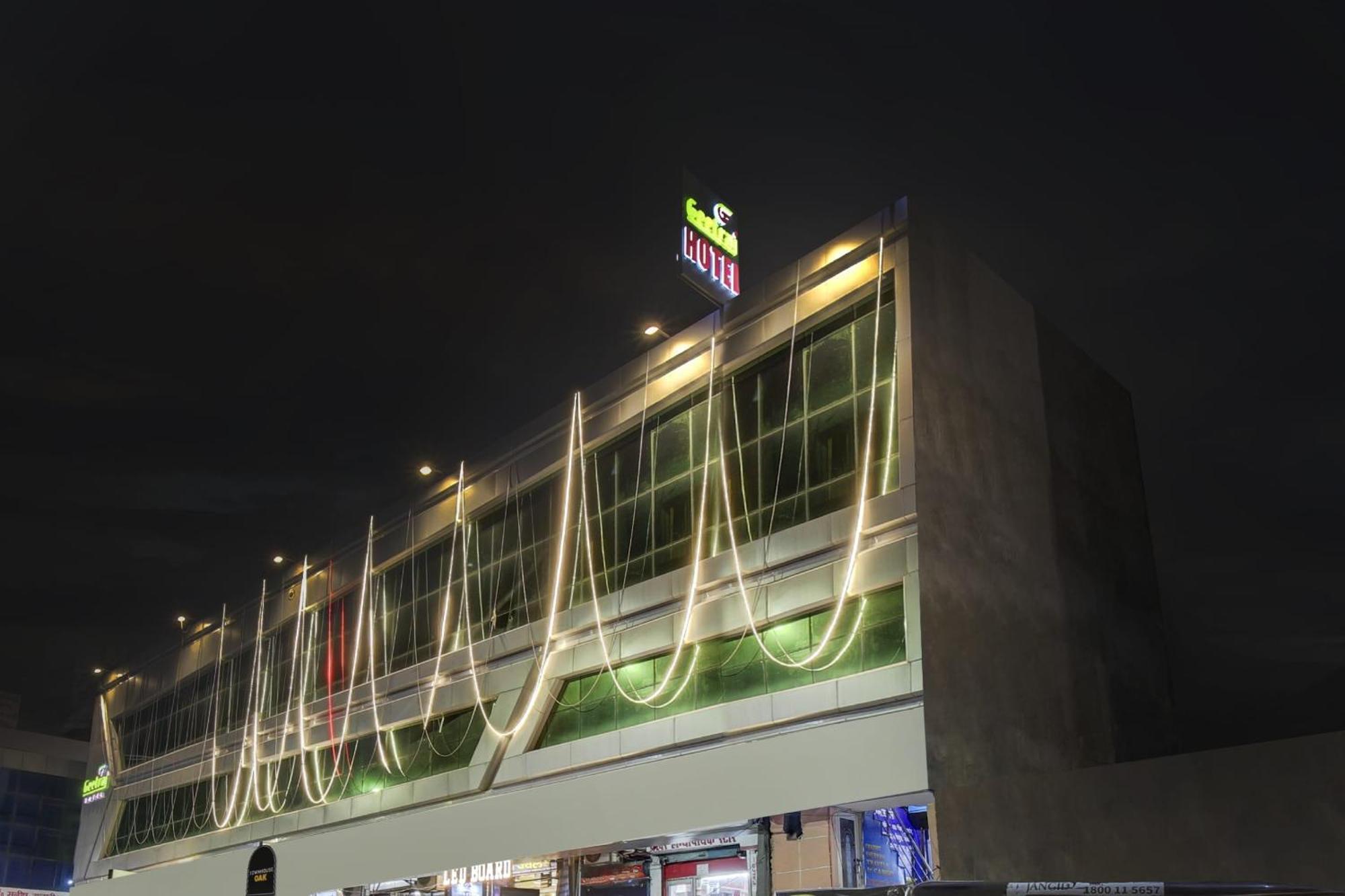Super Townhouse Geetraj Near Shalimar Gateway Lucknow Exterior foto